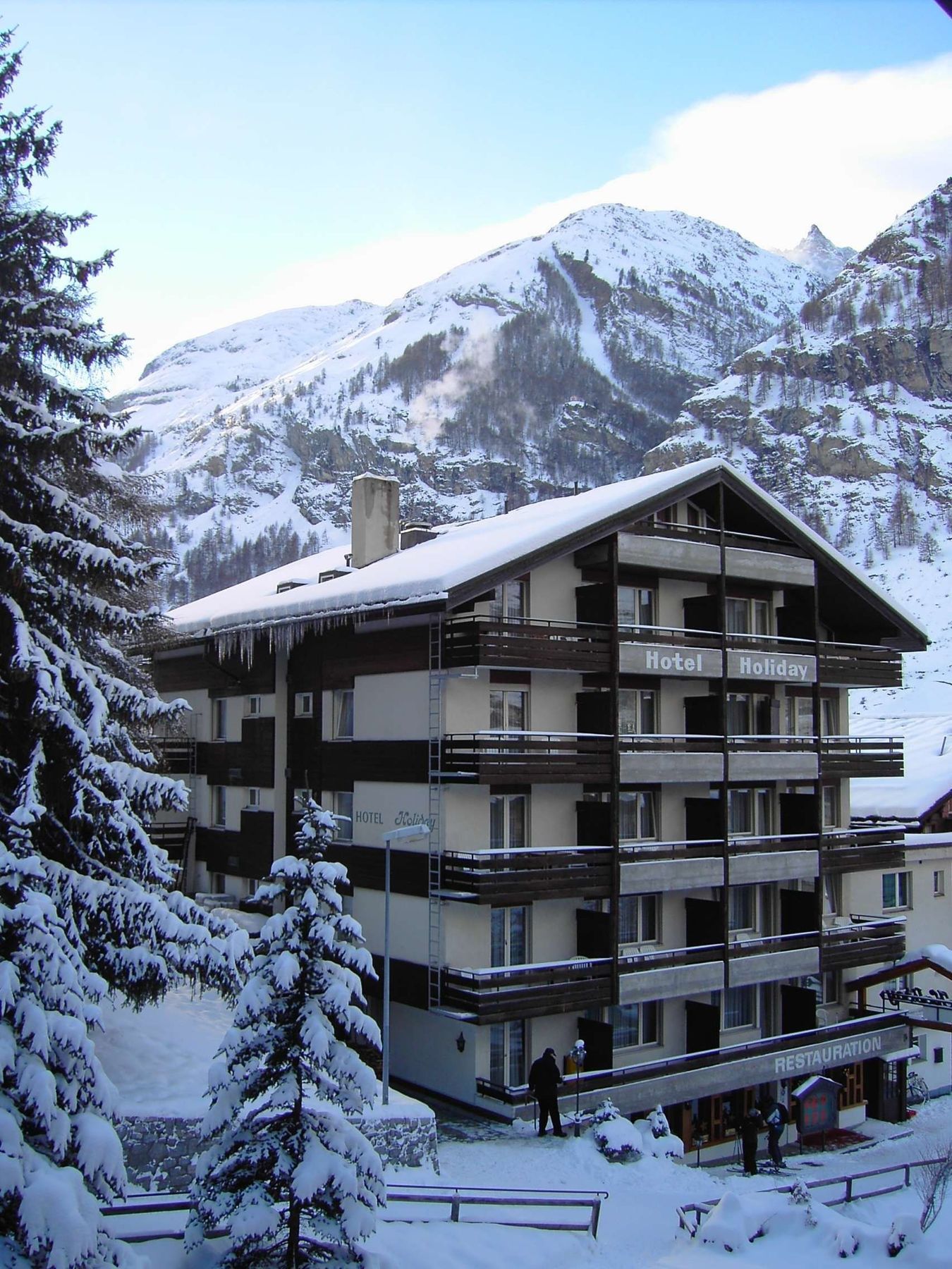 Hotel Holiday Zermatt Exterior photo