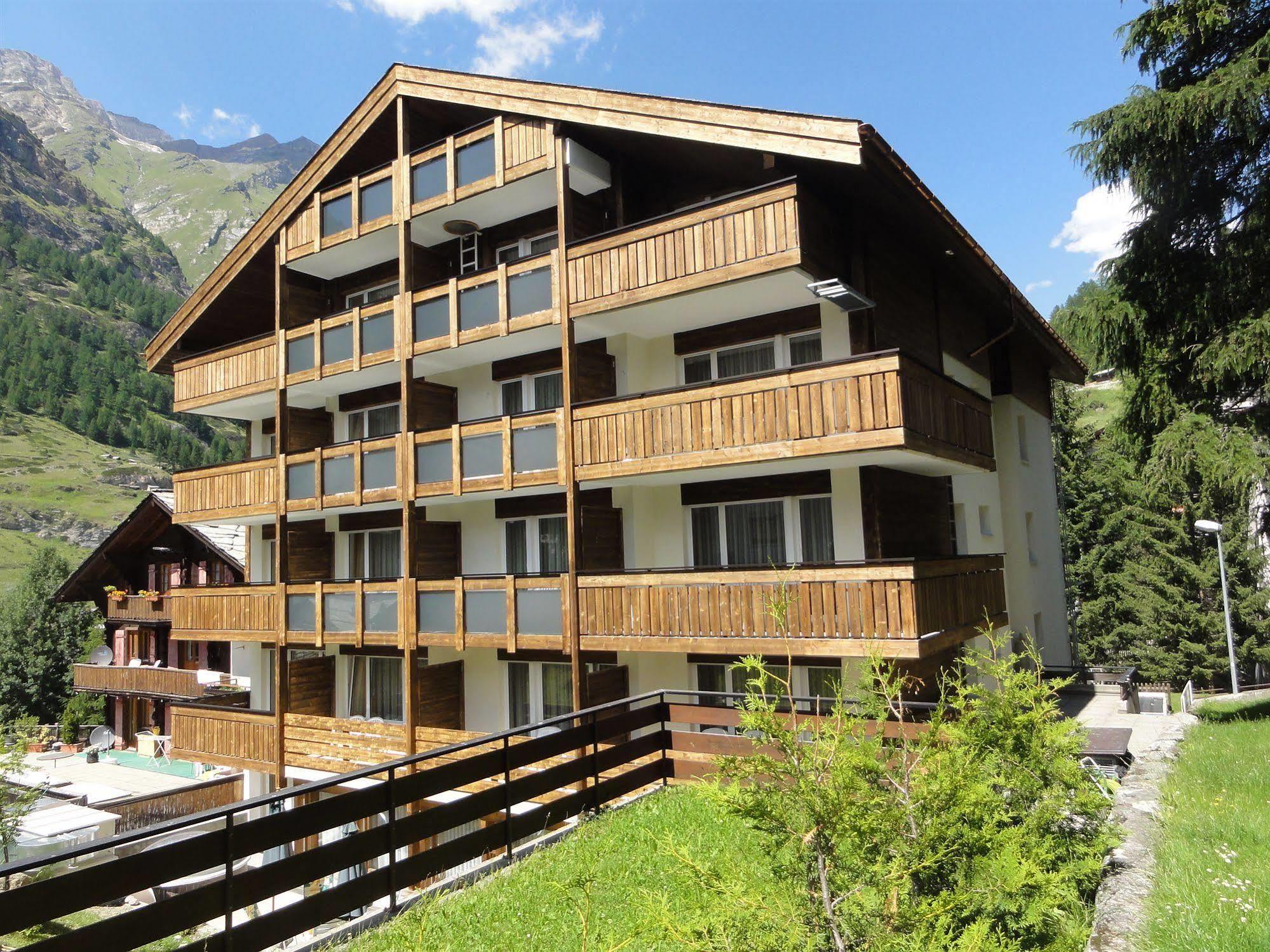 Hotel Holiday Zermatt Exterior photo